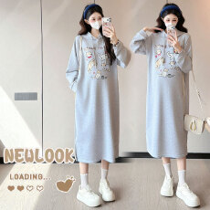 批发实拍2026新款春夏长袖慵懒风宽松显瘦连帽针织卡通孕妇连衣裙6310