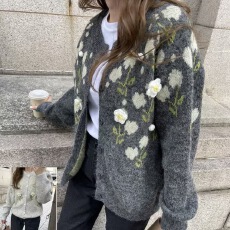 批发韩系立体<b class='q'>花朵</b>温柔软糯针织开衫女秋冬新款宽松显瘦气质毛衣外套