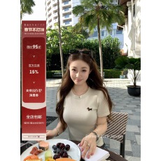 批发板栗可可'招牌软糯t'简约宽松腊肠狗圆领短袖女针织T恤