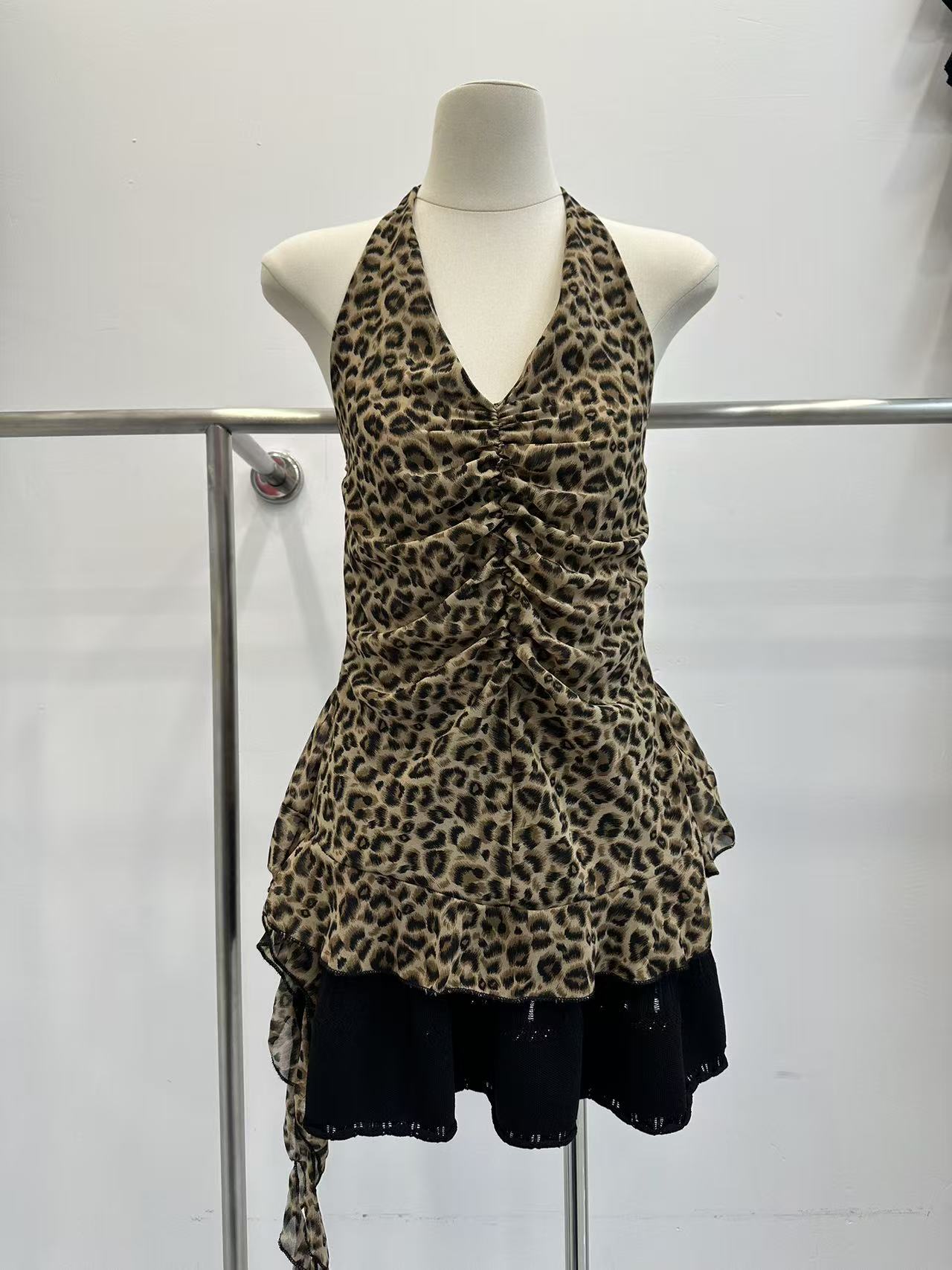 송 보여주기 妍 seniors 레오파드 무늬 행침 목 캐미솔 리본 디자인 센스 2025 여름 백리스 핫걸 맨위