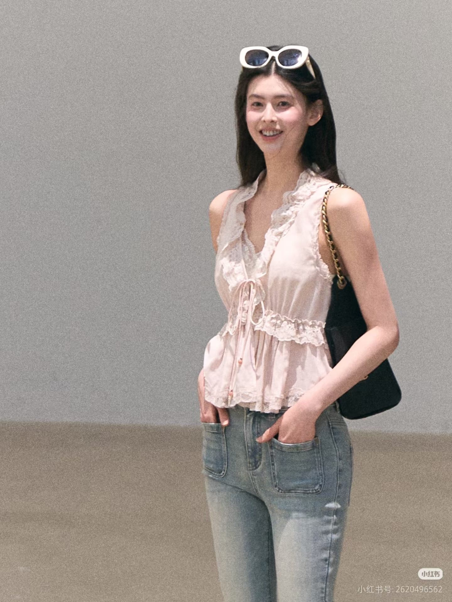 달콤한 스타일 깊은 v 레이스 행침 목 프릴 꽃밭 조끼 여성 스트랩 몸매 가꾸기 슬림해 보이는 맨위