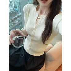 批发设计感单排扣半袖修身针织<b class='q'>开衫</b>女2026春夏新款<b class='q'>不规则</b>气质时尚上衣