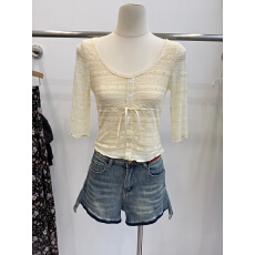 批发<b class='q'>收腰</b>显瘦纯欲蕾丝方领上衣 系带设计感中袖温柔风雪纺打底衫