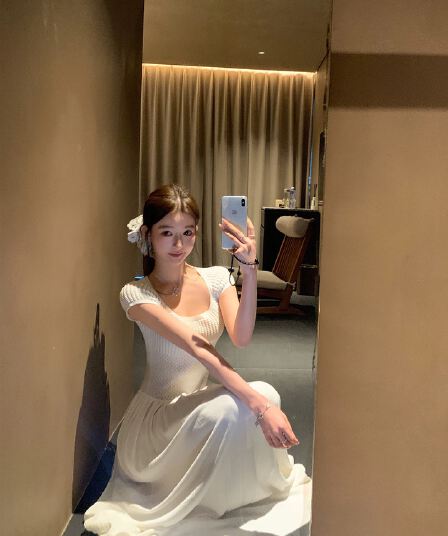 ada miss 무거운 작업 품격 광장 칼라 홀로우 아웃 주간 실크 니트 큰 진자 드레스 허리 수축 롱 스커트 여성 여름 새로운 화이트