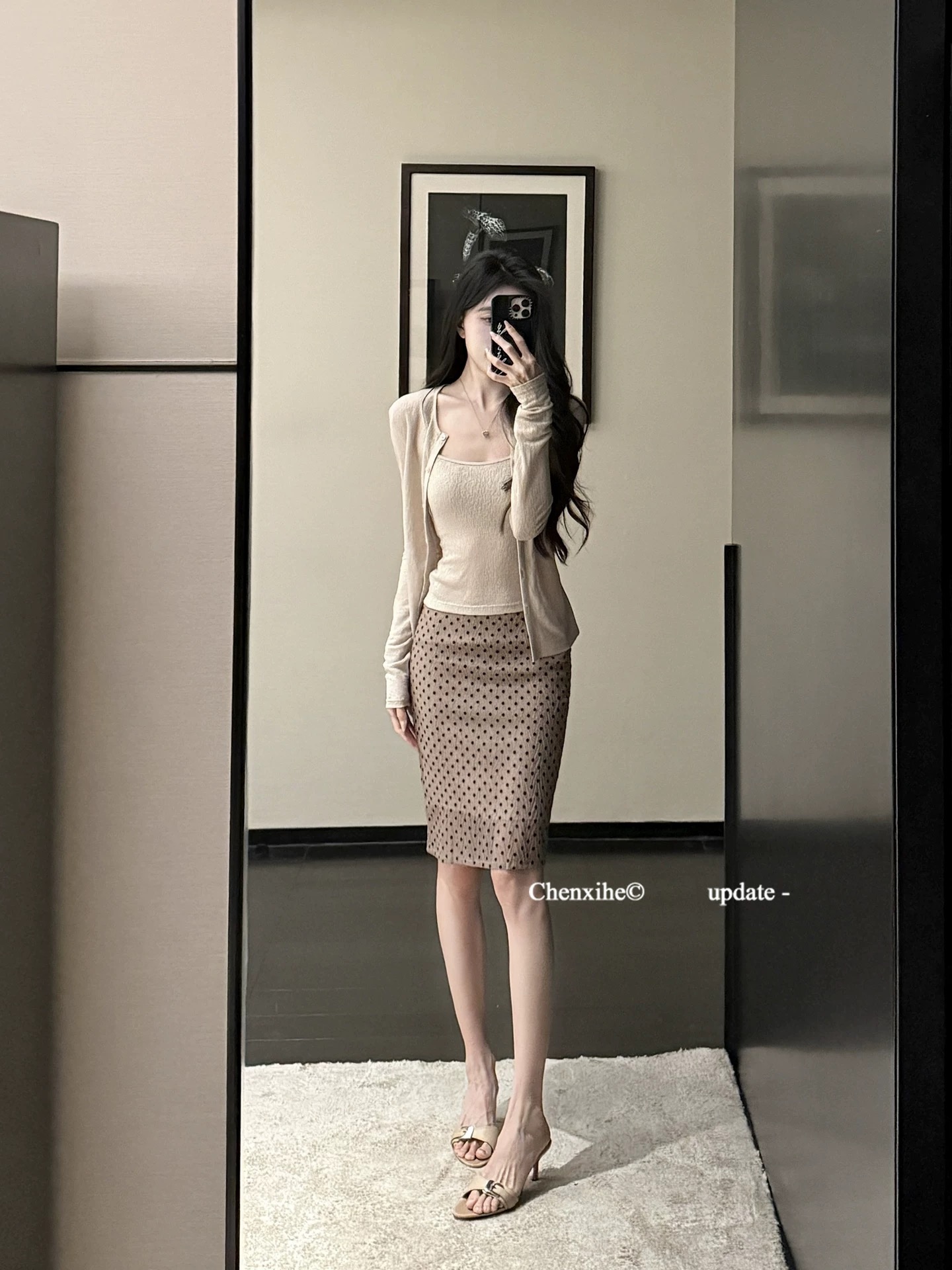그는 아침 낭만주의 와 장난기 넘치는 공존 레트로 세련된 도트 무늬 반신 스커트 여성 여름 부드럽게 셔틀 제직 패키지 팔 미니 스커트