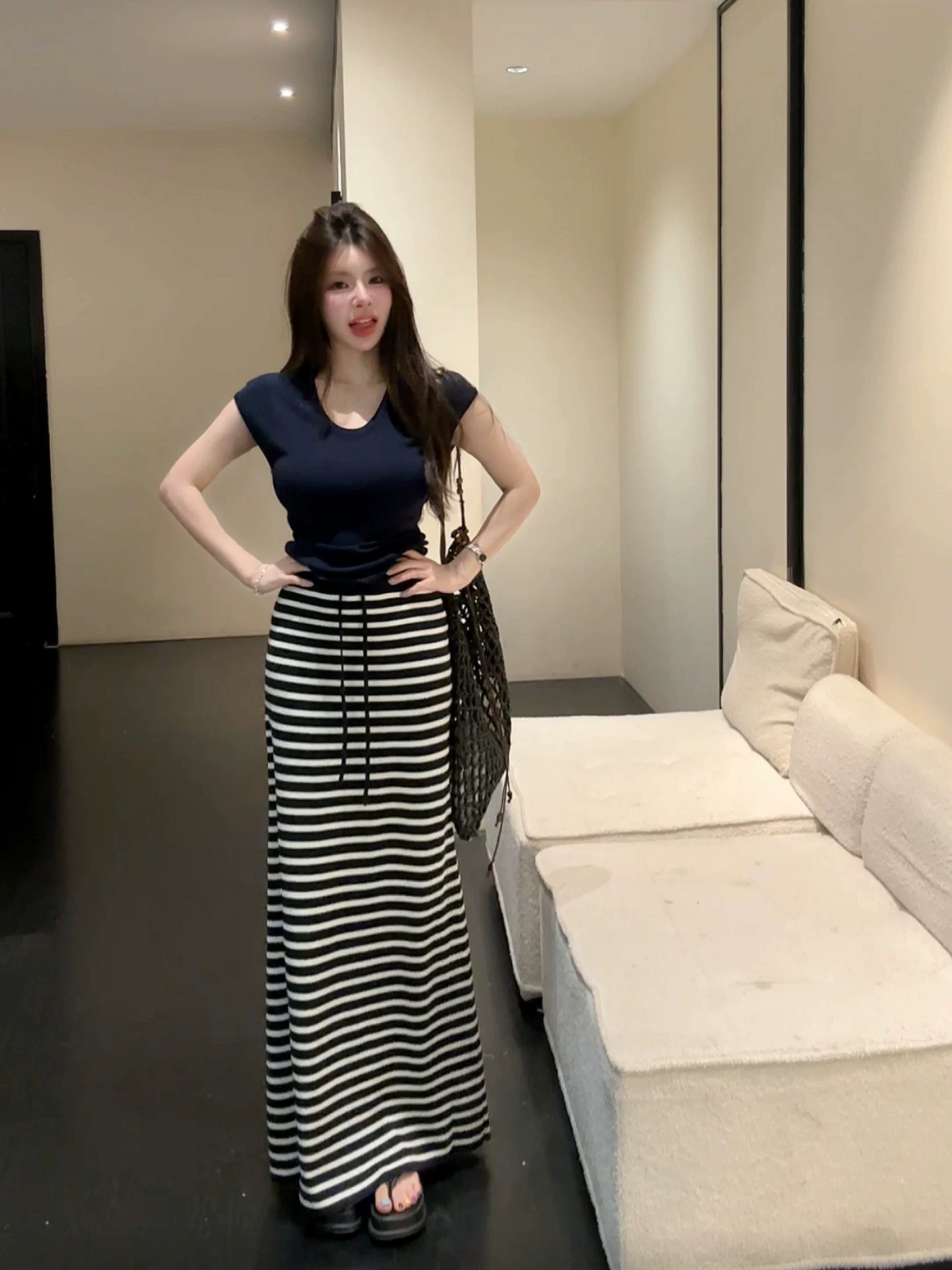 한 부서 캐주얼 세트 드레스 여성 여름 순수한 욕망 착용 가져 가라. 반팔 맨위 스트라이프 타이트 스커트 하프 길이 치마 투피스 세트