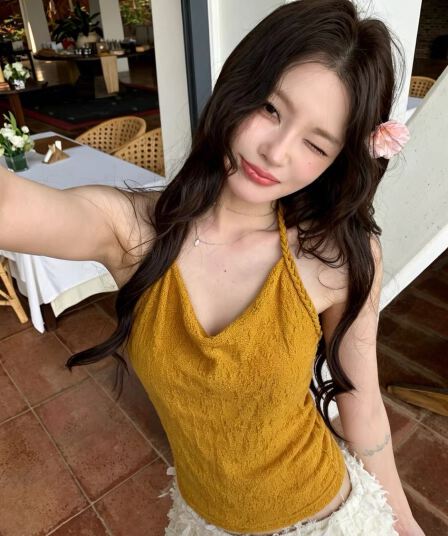 여름 새로운 한국 스타일 패션 다용도 슬림해 보이는 행침 목 스타일 쇼트 스타일 조끼 여성 몸매 가꾸기 외출용 얇은 스타일 니트 맨위