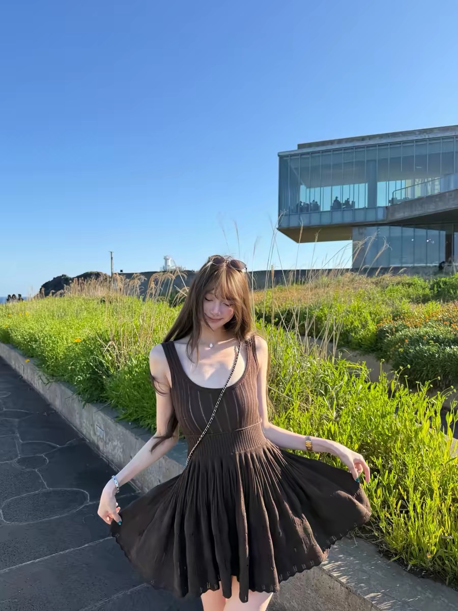 yangzifan ala1a 한자 오 천 골드 1 1 무거운 작업 니트 부유 한 가족 천 골드 센스 민소매 여성 드레스 여름