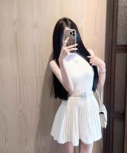프랑스식 미니멀리즘 명문 여성 품격 플리츠 니트 여성 드레스 여름 섹션 스와로브스키 벨트 허리 수축 작은 키 민소매 치마