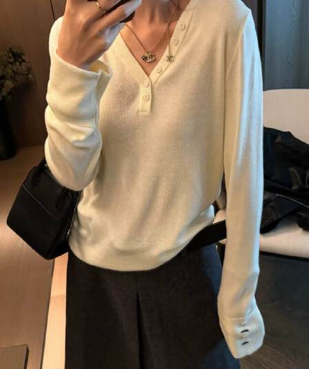 오래된 돈 바람 미니멀리즘 V넥 단추 긴팔 니트 기본 셔츠 여성 가을 겨울철 새로운 품격 몸매 가꾸기 슬림해 보이는 맨위