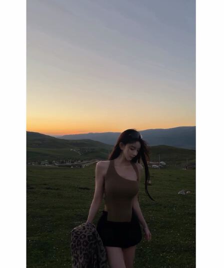 woppei 불규칙 비스듬한 어깨 행침 목 니트 조끼 여성 작은 대중 홀로우 아웃 단어 뒤로 몸매 가꾸기 슬림해 보이는 슬립 맨위