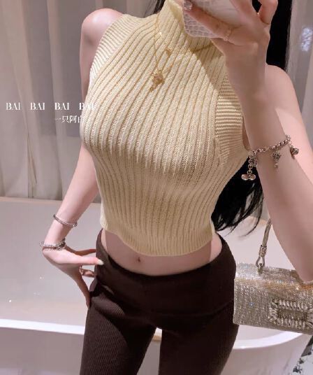 하나 A 화이트 2025 새로운 섹시함 핫걸 바람 디자인 섹션 행침 목 오프숄더 가을 겨울 터틀넥 니트 삼색 조끼