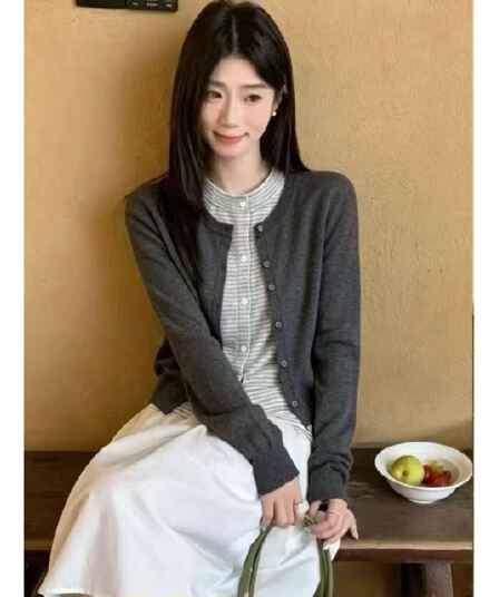 한 부서 레트로 배색 페이크 레이어드 니트 오픈 가디건 여성 2026 새로운 고급 센스 맨위 재킷 트렌디