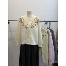 批发韩系手工刺绣<b class='q'>花朵</b>针织开衫女秋冬 温柔圆领宽松软糯长袖毛衣<b class='q'>外套</b>