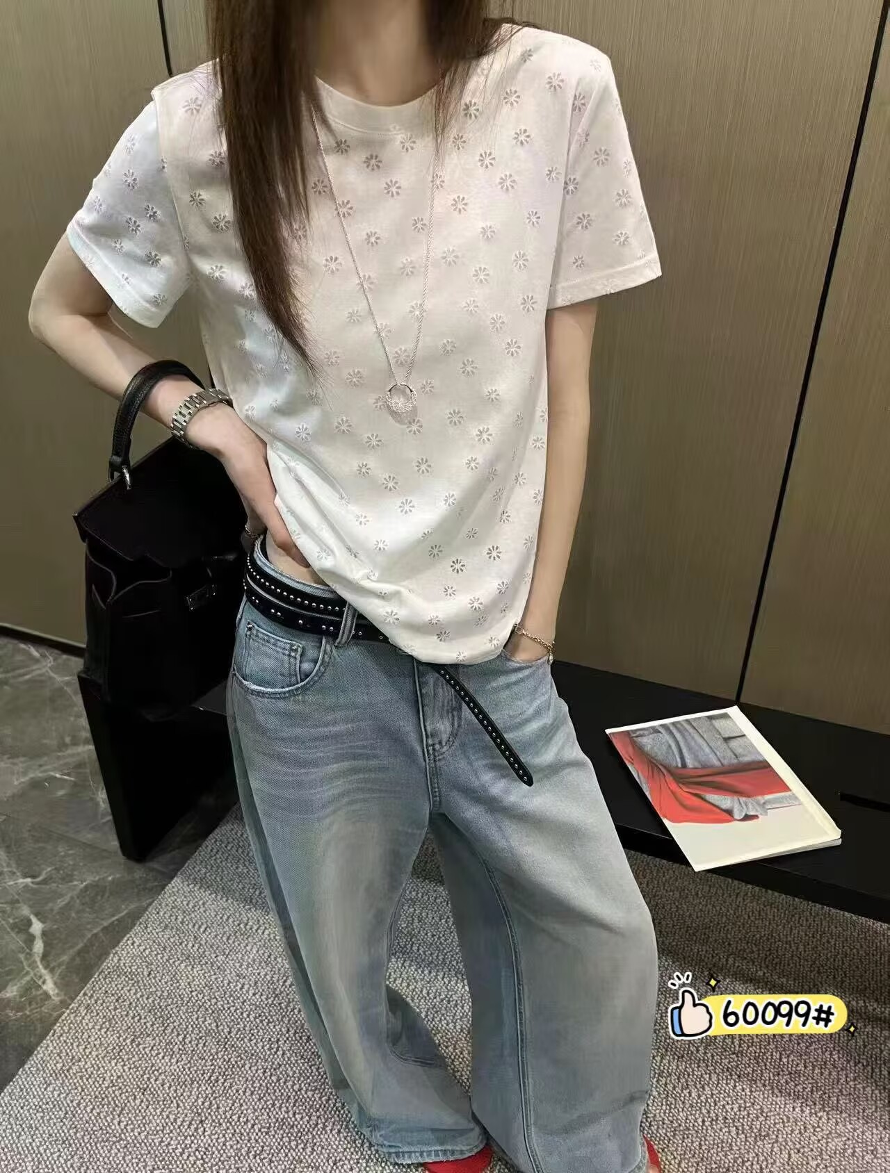 재고 있음 한 부서 디자인 센스 작은 대중 절묘한 작은 데이지 자수 라운드 넥 화이트 반팔 티셔츠 루즈핏 맨위 여성