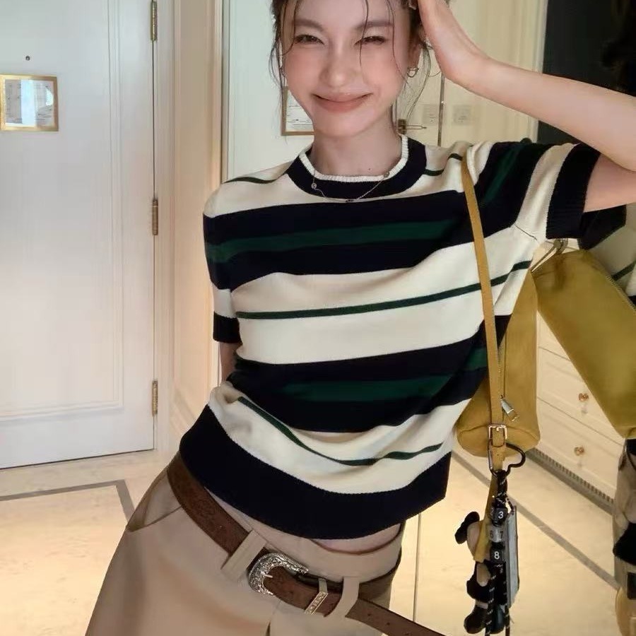 재고 있음 한 부서 달콤함 배색 스트라이프 라운드 넥 니트 티셔츠 여름 슈퍼 잘 생긴 품격 인기 반팔 맨위 여성