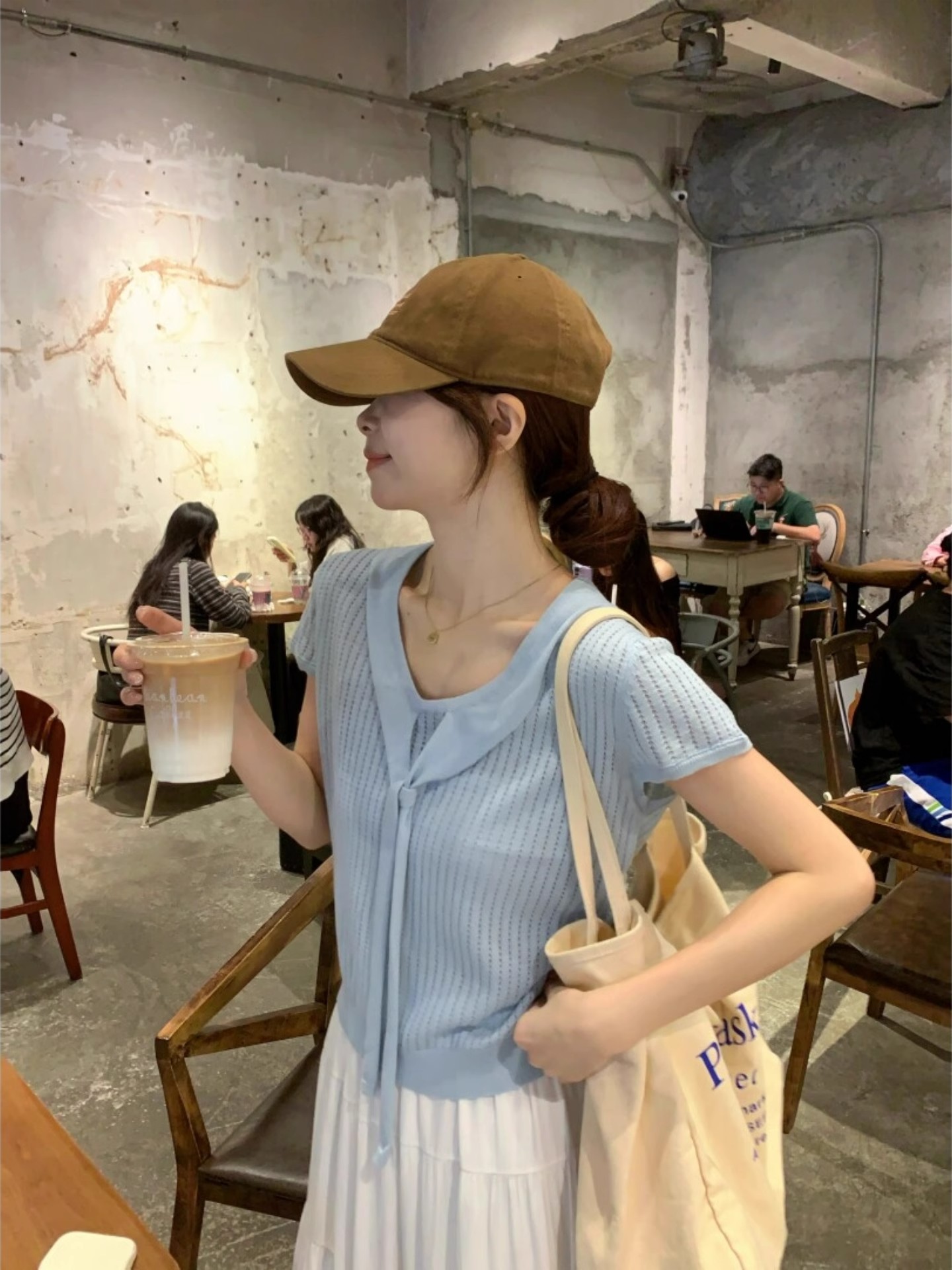 재고 있음 파란색 홀로우 아웃 니트 숄 반팔 티셔츠 여성 여름 한 부서 chic Chic 쇼트 스타일 맨위