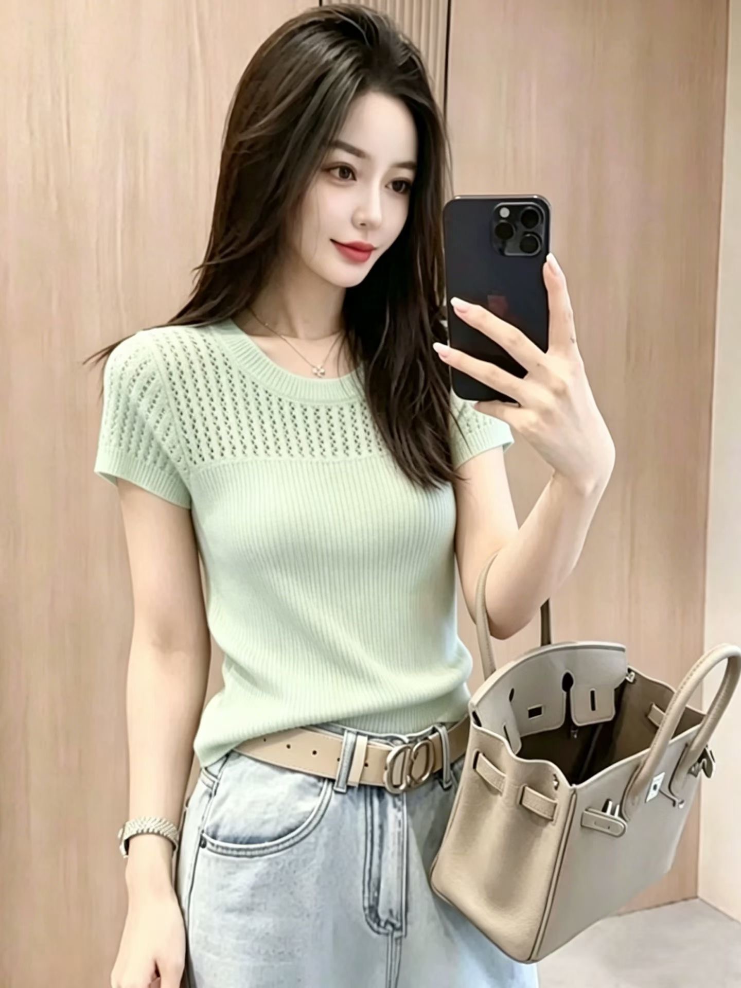 재고 있음 여름 홀로우 아웃 라운드 넥 니트 스웨터 반팔 여성 몸매 가꾸기 슬림해 보이는 통기성 맨위 품격 다용도 티셔츠