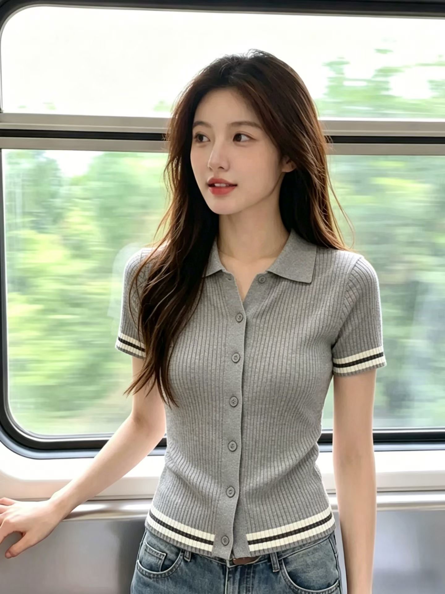 재고 있음 패션 고급 회색 POLO 칼라 단추 반팔 니트 스웨터 여성 프랑스식 캐주얼 미니멀리즘 슬림해 보이는 작은 셔츠