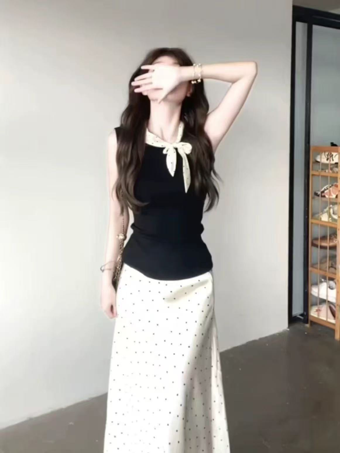 재고 있음 프랑스식 그는 벤 바람 나비 매듭 민소매 조끼 여성 순수한 욕망 바람 섹시함 몸매 가꾸기 차가운 매운맛 검정색 맨위