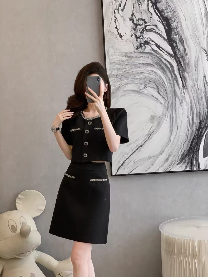 재고 있음 그는 벤 바람 작은 샤넬 스타일 반팔 재킷 반신 치마 세트 여성 여름 고급 센스 품격 반팔 투피스 세트