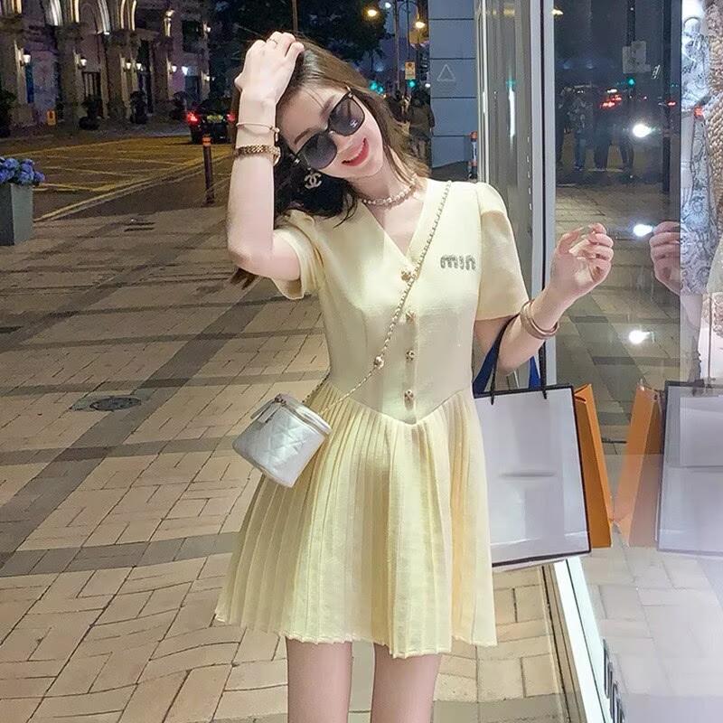 재고 있음 여름 반팔 외국 가스 연령 감소 패션 달콤함 플리츠 스커트 품격 작은 키 슬림해 보이는 작은 샤넬 스타일 드레스