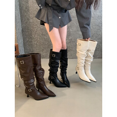 批发辣妹风~褶皱堆堆高跟长靴女2025秋冬新款皮带扣尖头气质不过膝靴