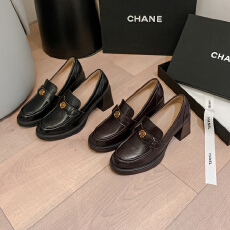 批发黑色高跟山茶花乐福鞋女2025新款英伦风真皮一脚蹬厚底粗跟单鞋