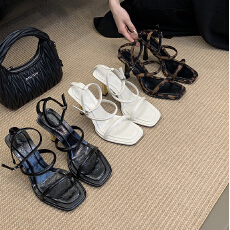 批发潮牌设计感银色<b class='q'>简约</b>凉鞋女夏2025新款交叉细带露趾高跟鞋金色细跟