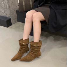 批发欧美时尚铆钉褶皱堆堆靴女2025年新款绒面小方头细跟显瘦气质短靴