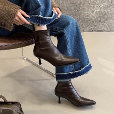 批发韩版方头简约细跟短筒靴子女2025年新款<b class='q'>秋</b>冬百搭气质后拉链时装靴