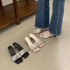 一字带中跟拖鞋女夏外穿2026欧美新款银色方头水钻细跟凉鞋凉拖鞋