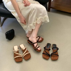 批发绒面方头露趾一字斜带<b class='q'>气质</b>低跟拖鞋女夏休闲外穿时尚豹纹粗跟凉鞋