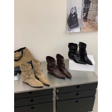批发尖头坡跟皮面皮带扣套筒短靴秋冬复古气质通勤瘦瘦靴小个子辣妹风