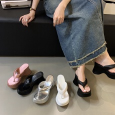 批发<b class='q'>欧美</b>风简约气质甜美风藕粉色圆头夹趾松糕底人字拖凉拖鞋女外穿