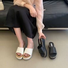 批发2026网红厚底一字拖女夏外穿时尚百搭坡跟增高防滑凉拖鞋