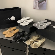 批发<b class='q'>韩版</b>铆钉人字拖女2026春夏新款细跟夹脚凉拖鞋沙滩鞋外穿