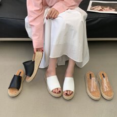 批发韩式一字拖女2026年夏季时尚新款坡跟增高露趾凉拖外穿度假鞋