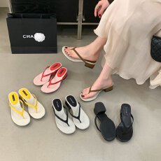 批发<b class='q'>韩版</b>粗跟人字拖女外穿2026年新款夏季百搭夹脚凉拖鞋度假沙滩鞋