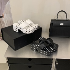 批发<b class='q'>韩版</b>圆点厚底拖鞋女粗跟防水台一字拖鞋时尚百搭增高凉拖鞋沙滩鞋