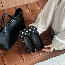 批发2026年新款平底分趾猪蹄鞋女单鞋