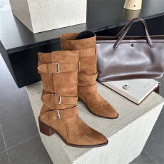 批发2025年新款小众设计感皮带扣粗跟中筒靴女英伦风马丁靴堆堆靴骑士