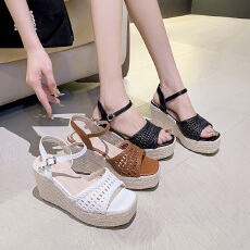 露趾厚底坡跟凉鞋女外穿一字扣罗马鞋2026夏季新款小个子高跟鞋