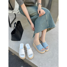 批发牛仔布拖鞋女2026新款<b class='q'>夏</b>季外穿日系感高跟草编坡跟拖鞋一字型