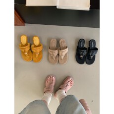 批发2026年夏季新款粗跟一字带<b class='q'>韩版</b>外穿凉拖沙滩鞋女