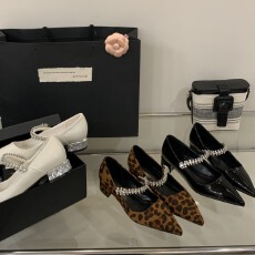 批发羊皮版～尖头单鞋女百搭粗跟法式温柔水钻链条一字带玛丽珍鞋女