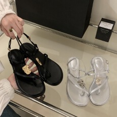 批发羊皮版~法式夹趾凉鞋女夏季外穿2026新款仙女绝美金属扣粗跟凉拖