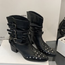 批发褶皱西部短靴女尖头V口显瘦粗跟黑色小众铆钉骑士靴女马丁靴