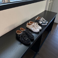 批发真皮潮流<b class='q'>复古</b>小众碎钻星星鞋增高3公分