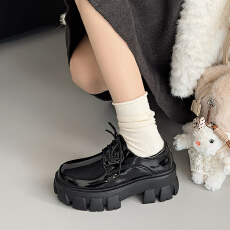 软底百搭2026春季新款英伦风厚底漆皮系带松糕鞋单鞋女休闲不累脚